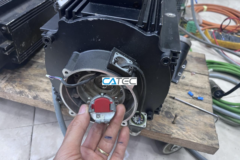 Dịch vụ chuyên sửa chữa lỗi motor servo Yaskawa SGMGH-09DCA6H