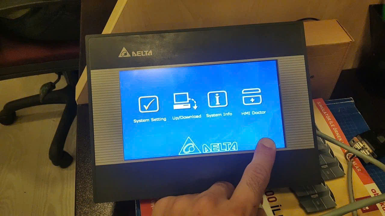 Cách Thay Thế Tấm Cảm Ứng Cho Màn Hình Công Nghiệp HMI Nhanh Chóng & Hiệu Quả